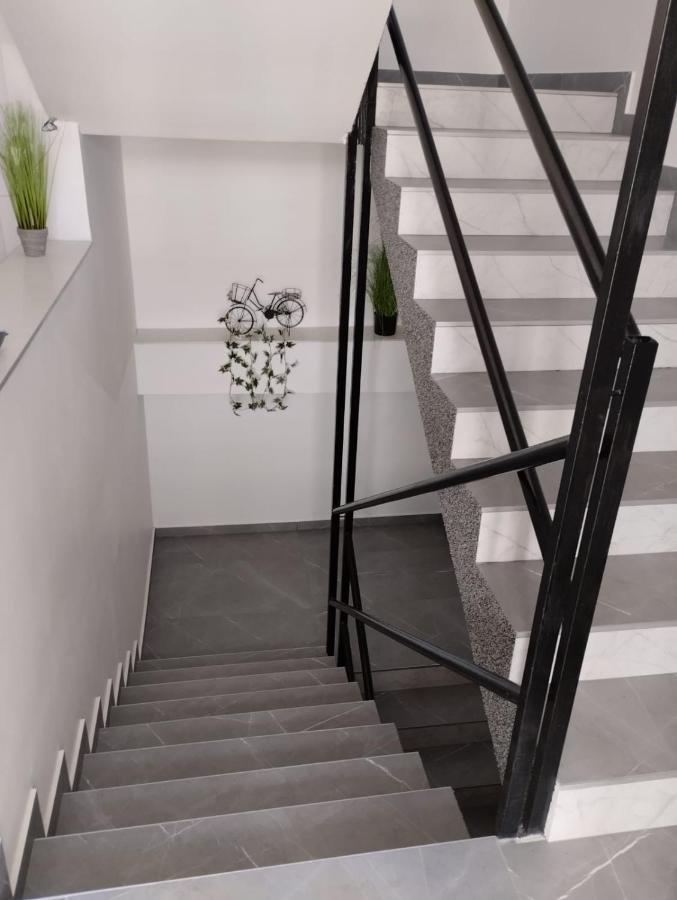 Apartman Zagreb , With Balcony And Free Parking Buitenkant foto