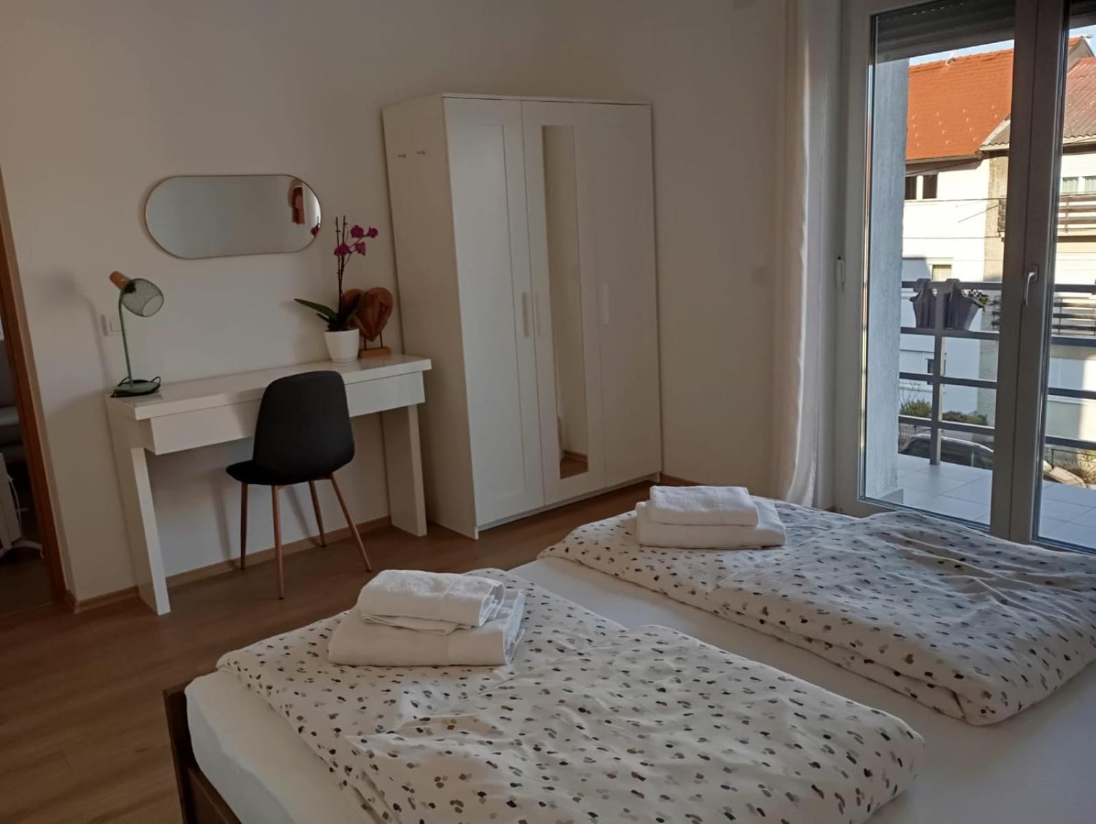 Apartman Zagreb , With Balcony And Free Parking Buitenkant foto