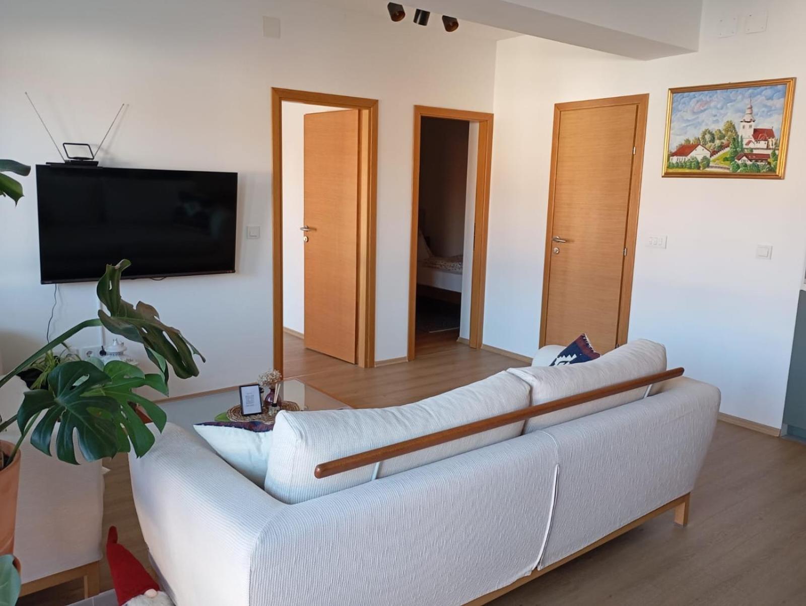 Apartman Zagreb , With Balcony And Free Parking Buitenkant foto